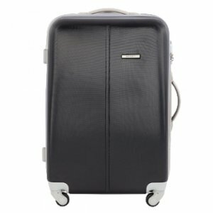 Пластиковый чемодан черный