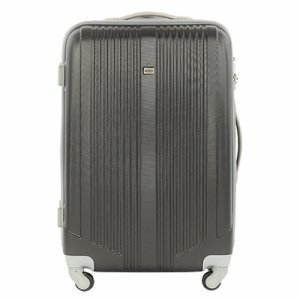 Чемодан пластиковый на четырех колесах черный